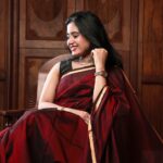 Handloom silk blend sari with 10" zari on pallu